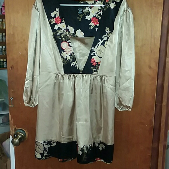 Top - Picture 1 of 8